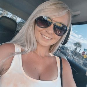 Meet your Posher, Lauralee